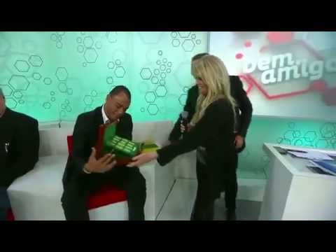 Selos banhados a ouro em homenagem ao futebol brasileiro em Copas, ajudam Fundação Cafu