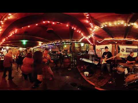 Mutineer Restaurant and Bar stroll thru in 3D, 360°, 4k VR Featuring "Badge" Classic Rock band