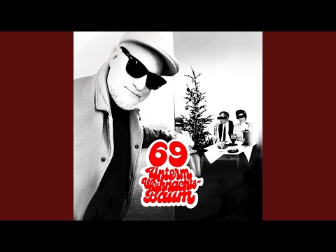 69 Unterm Weihnachtsbaum