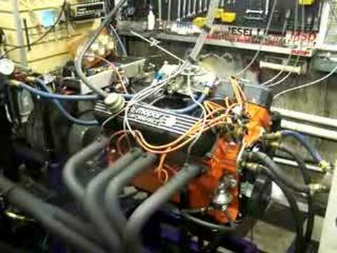 440 Mopar running on the Dyno