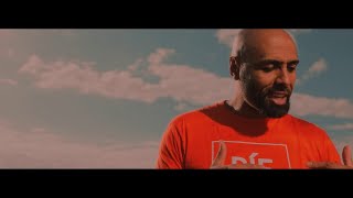 Un Nuevo Yo Despierta II Lyrics English Translation
