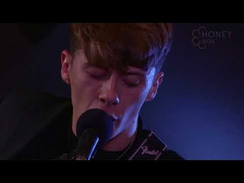 HoneyBox SE05E01 Bathtub Invisible God