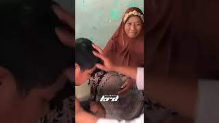 Download lagu KDM is amazed by the figure of a mother who is patient and sincere in taking care of her children. mp3