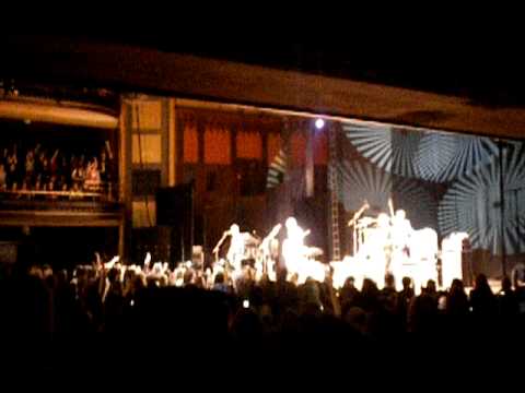 Marianas Trench - Fans sing along to Cross My Heart