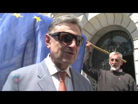 BUČKE E14P01 - OSAMOSVOJITELJI TOŽIJO DRŽAVO