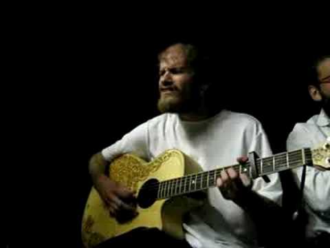 Eli Beer Singing Bochanto Libi Part 1 Of 2