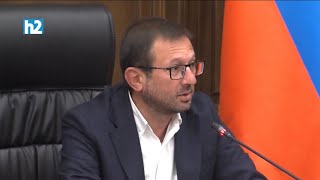 Թշնամին գրավել է Երևանի կեսից ավելի տարածք, այստեղ ծափ տալով խոսում են սահմանազատման մասին։ Լրաբեր