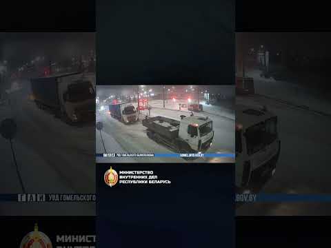 Чтобы дорога была безопасной: оперативная помощь водителю грузового автомобиля #shorts
