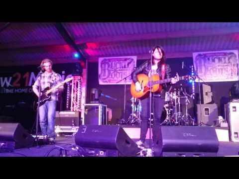 Sonia Leigh - Bar (Buckle and Boots 2016)