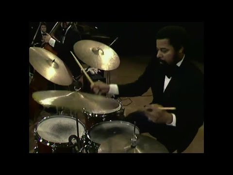Sarah Vaughan in Bruxelles  - Drum solo by Jimmy Cobb