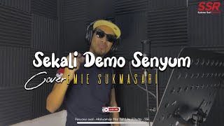 Download lagu Sekali Demo Senyum Emie Sukmasari Cover Version... mp3