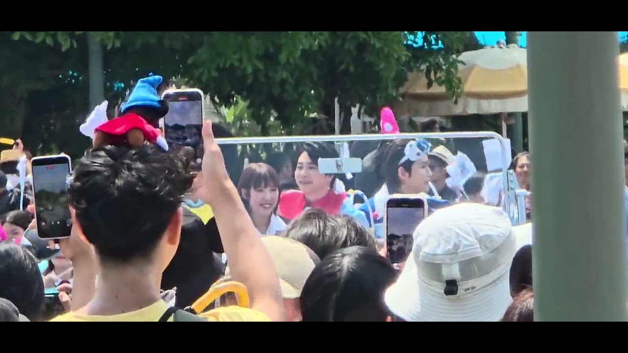 MrsGreenApple登場！今日だけの特別パレード✨