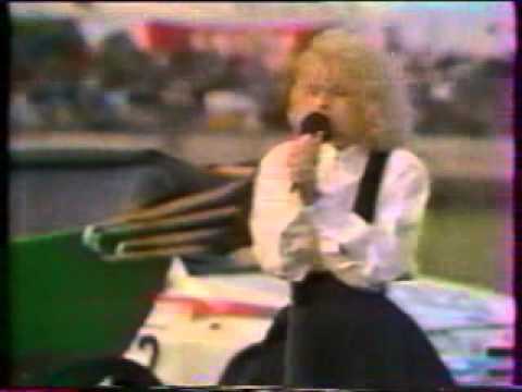 IVETA BARTOŠOVÁ-V ZÁŘI REFLEKTORŮ