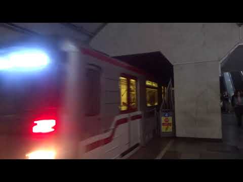 Ezh3M/Em508tM is arriving at Varketili station.