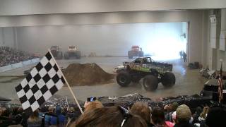 preview picture of video 'Monster Trucks in Ottumwa Iowa - Reptoid'