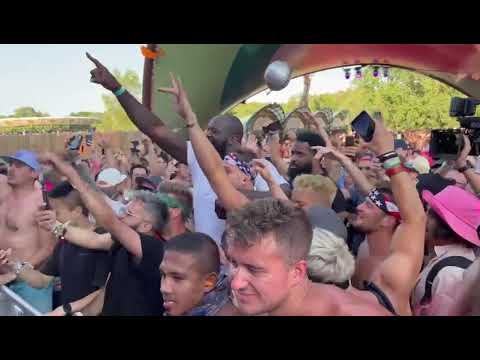 Shaq aka DJ Diesel having a blast and moshing at Tomorrowland in Belgium!!