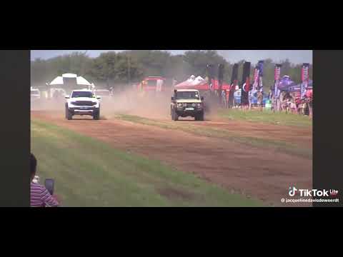 Ford ranger raptor vs land cruiser v8