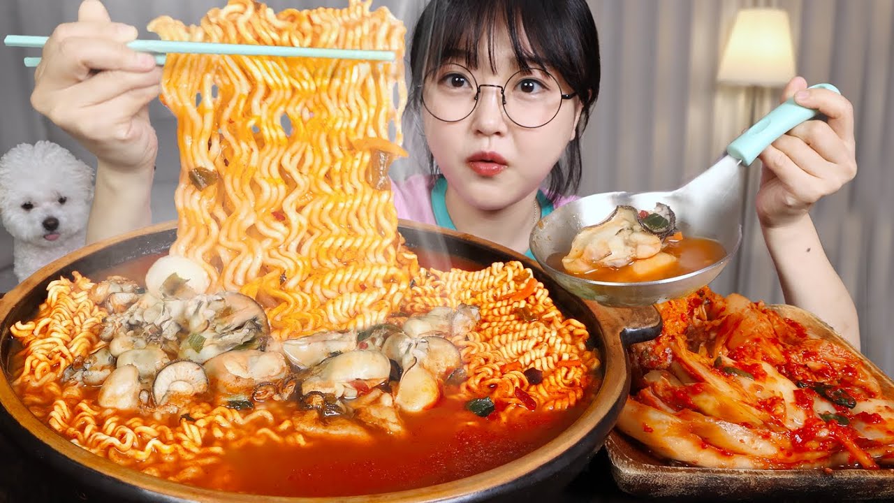 제철 굴 잔뜩 넣어 국물이 끝내주는 굴라면 먹방🦪🔥Spicy Oyster Ramen Mukbang ASMR