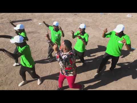 DR MBUVI Performs KWATA KAWAYA  at TopCare Open Day