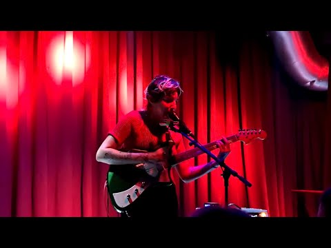 Caroline Rose - conversation with shiv (liquid k song) - Live at Privatclub, Berlin, Sep. 4, 2025