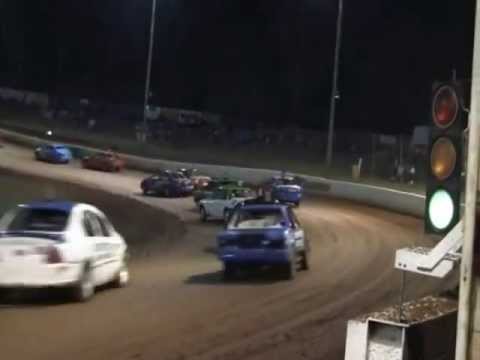 STREET SEDAN FINAL 8 EXCITING LAPS AT MOTHAR MOUNTAIN IN POURING RAIN THEN CONTROVERSIAL  FINISH.