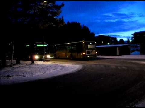 Gamla Uppsala Buss 384 åker iväg från Cellovägen