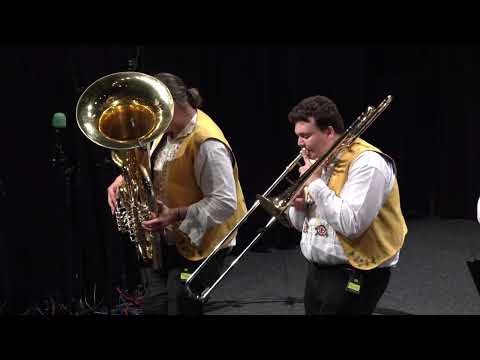 HODONÍN-Skvělá dechová hudba KUMPANOVI MUZIKANTI s kapelníkem Vladom Kumpanem a její nový hit:-))