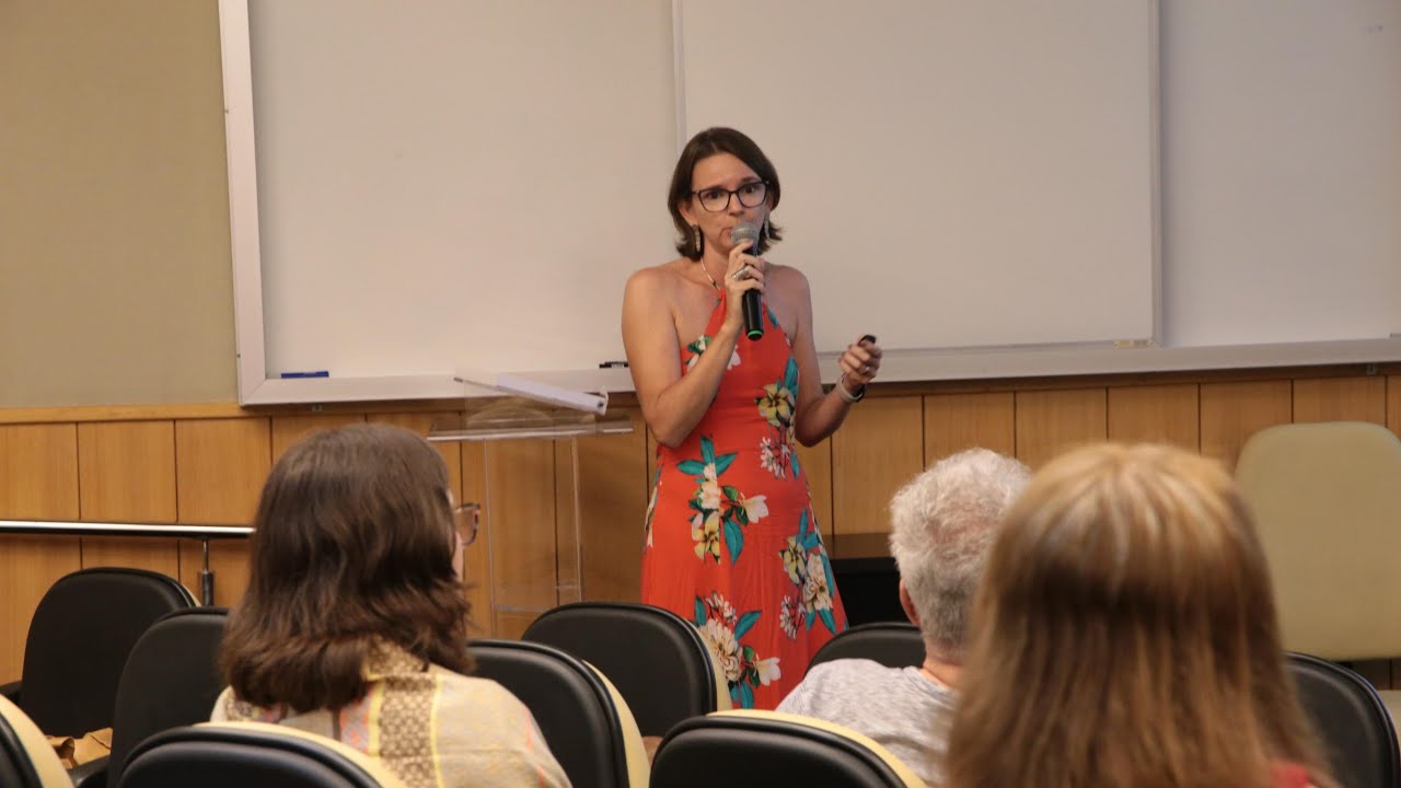 Bancos de dados com finalidade de pesquisa científica envolvendo seres humanos - Dra. Carolina Arana