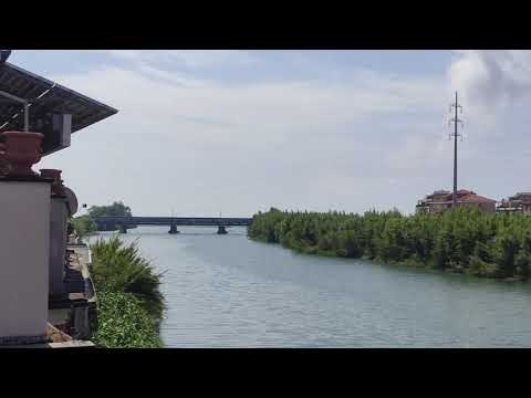 Il "Treno del Mare" Bergamo -  Xxmiglia transita sul ponte di ferro sul fiume Centa ad Albenga!!!