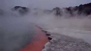 preview picture of video 'Rotorua New Zealand Geo-Thermal lake'