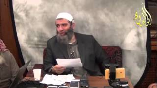 من نسي أنه نزع الجوارب تم توضأ ومسح عليها وصلى بالناس إماماً ماذا عليه image