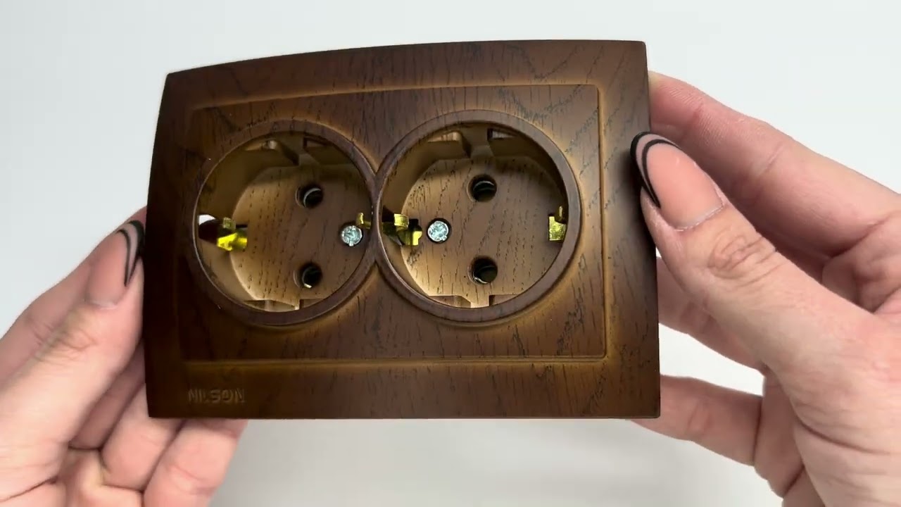 Розетка двомісна з/з NILSON Touran горіх 24271025