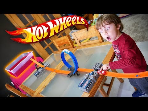 HOT WHEELS IN THE GELLI BAFF!! Cars Race on Track Builder System Track