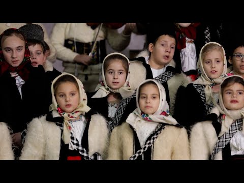 Îi sara Crăciunului - Părintele Marcel Oprișan și Colindătorii din Bârsana