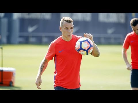 FC Barcelona training session: First session for Lucas Digne
