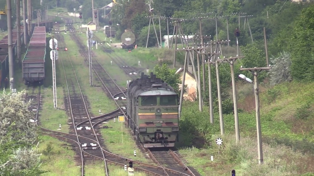 Тепловоз 3ТЭ10М-1260Б/1246A нa ст. Каушаны / 2TE10M-1260B/1246A at Causeni station