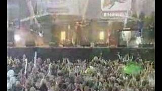 Neljä ruusua - Valuva Taivas (live)