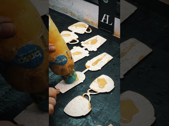 Vídeo relacionado con Llavero costal costalero - Nanaleja - llaveros personalizados - llaveros originales hombre - costal semana santa - a elegir de cuero trenzado o tira plana - se puede grabar texto por detrás