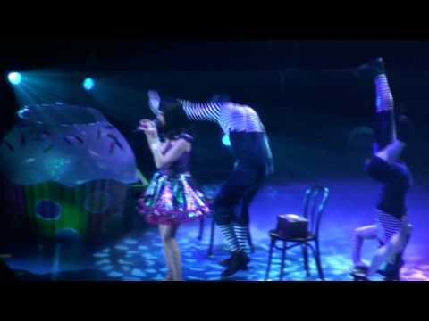 Katy Perry - You're so gay (live in Milan 23-02-2011)