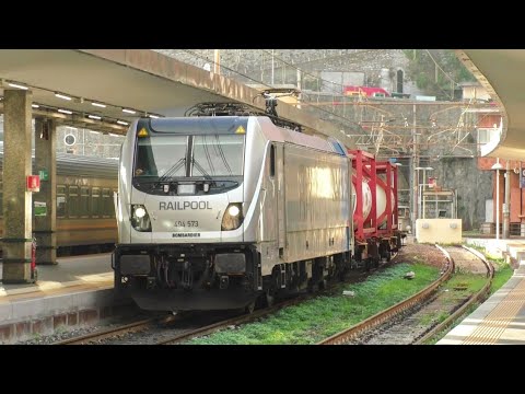 Qualche treno merci e passeggeri alla stazione di Genova Piazza Principe!