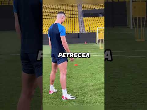 De ce Ronaldo adoptă mereu acea poziție înainte de a executa o lovitură liberă?