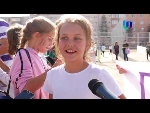 TeleU: Poli în curtea școlii