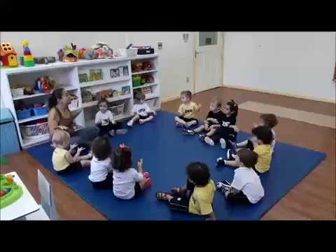 Língua Inglesa é desenvolvida através de canções e brincadeiras nos Níveis 2 da Educação Infantil Língua Inglesa é desenvolvida através de canções e brincadeiras nos Níveis 2 da Educação Infantil