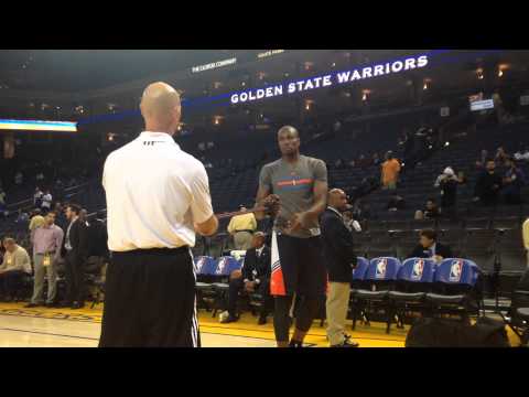 Ibaka in riscaldamento con i cavi