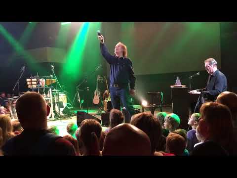 Jarek Nohavica - Hlídač krav (Tři čuníci live in Lucerna, 15-10-2017)