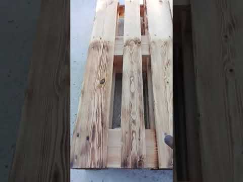 Meble z palet, celowe postarzanie drewna