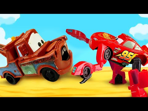 Araba oyunları. Şimşek McQueen robot yapıyor. Kum oyunları.