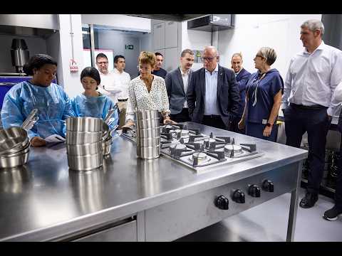 Chivite visita los nuevos ciclos de Cocina y Restauración de ETI San Juan de Tudela