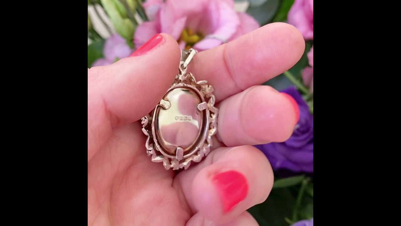 Vintage 1970s Silver Flower Locket Necklace