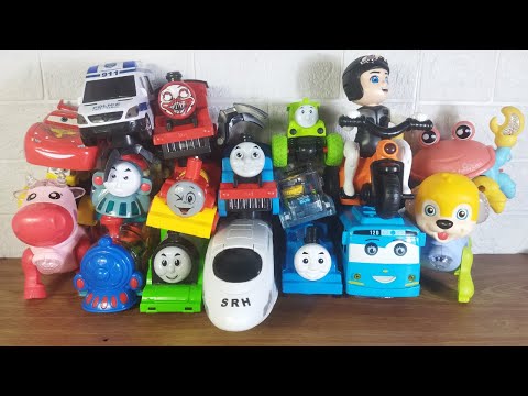 Colección de juguetes coloridos: trenes, autos y lindas amigas.